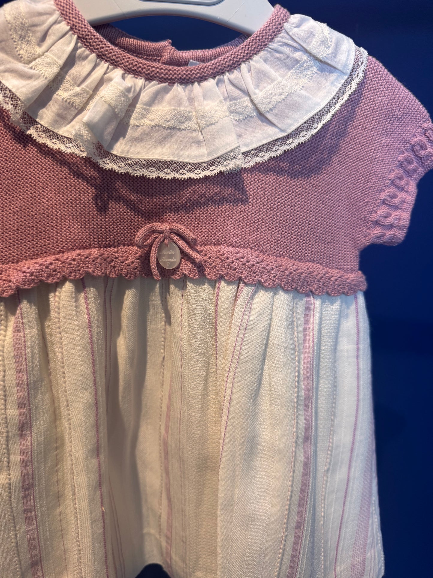 Vestido punto y tela rosa fuerte rayas.