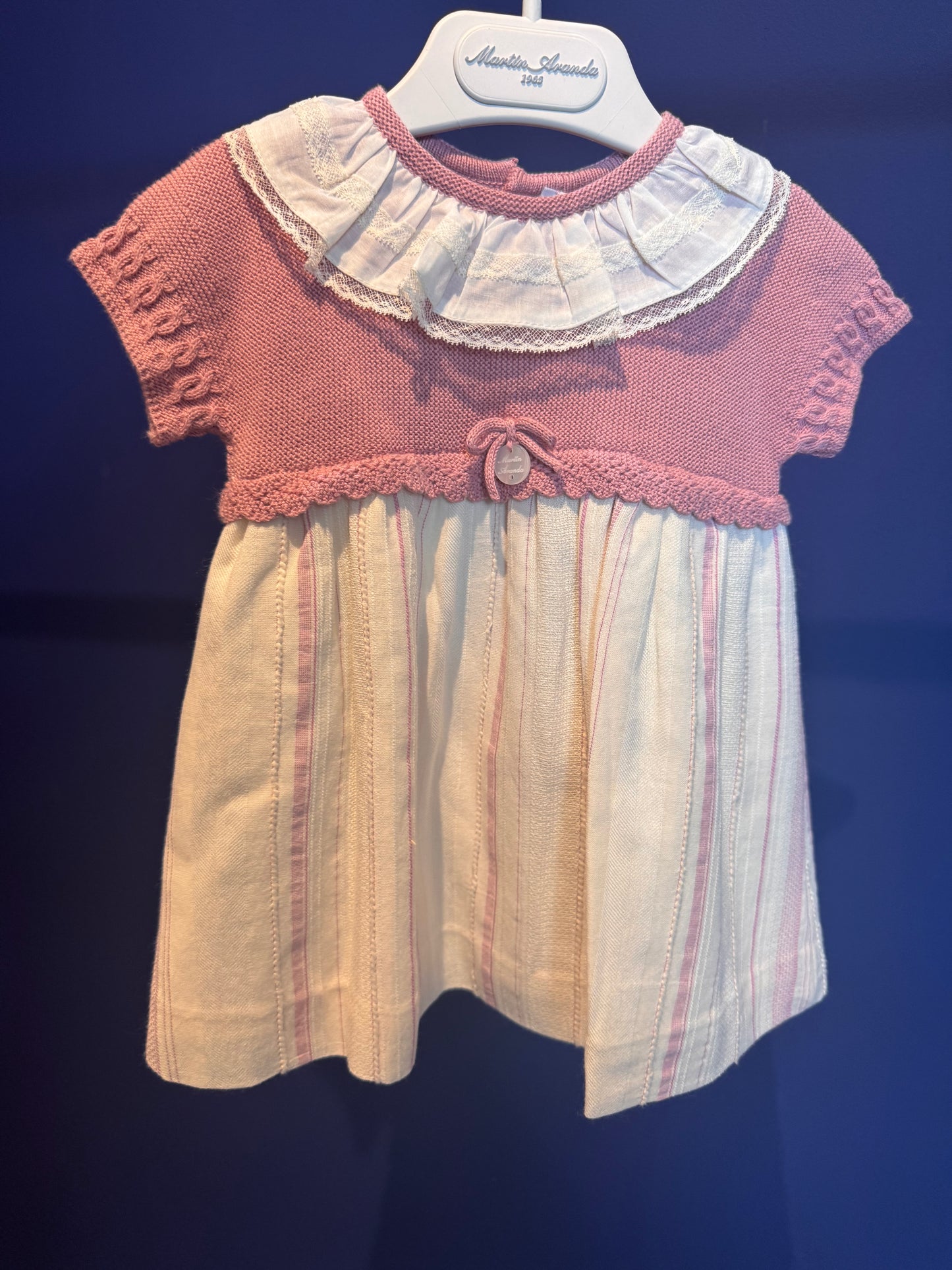Vestido punto y tela rosa fuerte rayas.